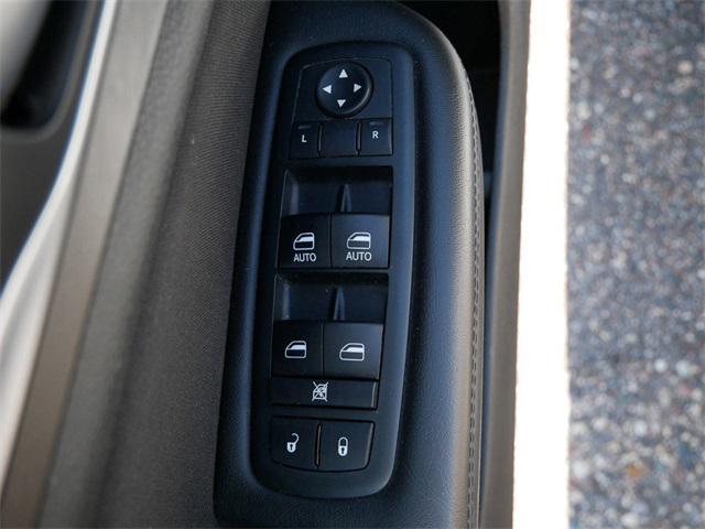 Photo of 2015 Bright White Clearcoat Chrysler 200
