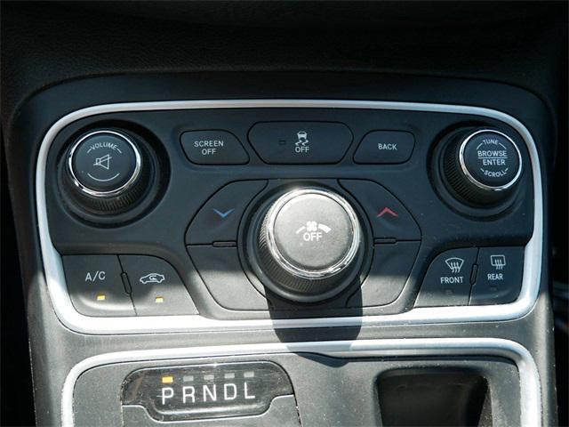 Photo of 2015 Bright White Clearcoat Chrysler 200
