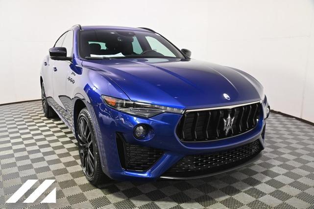 Photo of 2024 Blu Maserati Levante