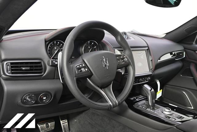 Photo of 2024 Blu Maserati Levante