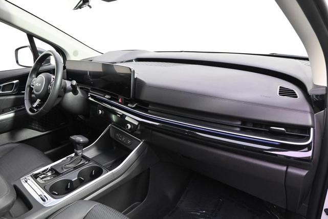 Photo of 2025 Snow White Pearl Kia Carnival