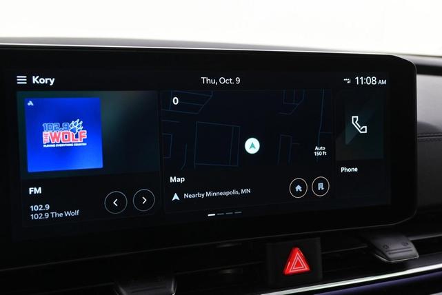 Photo of 2025 Snow White Pearl Kia Carnival