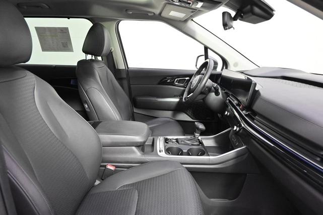 Photo of 2025 Snow White Pearl Kia Carnival