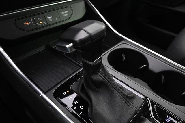 Photo of 2025 Snow White Pearl Kia Carnival