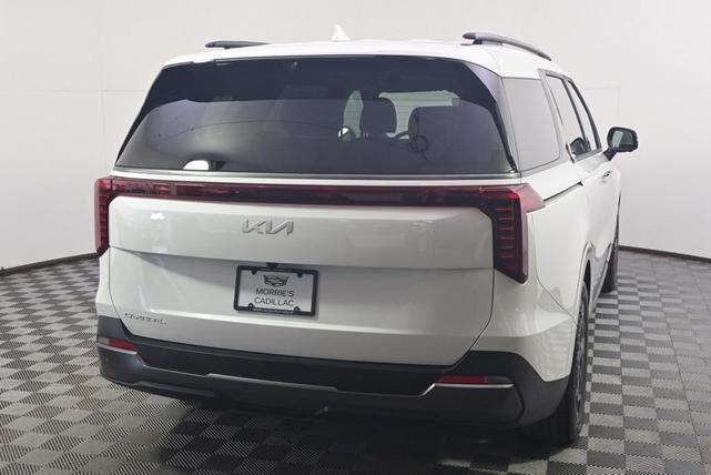 Photo of 2025 Snow White Pearl Kia Carnival