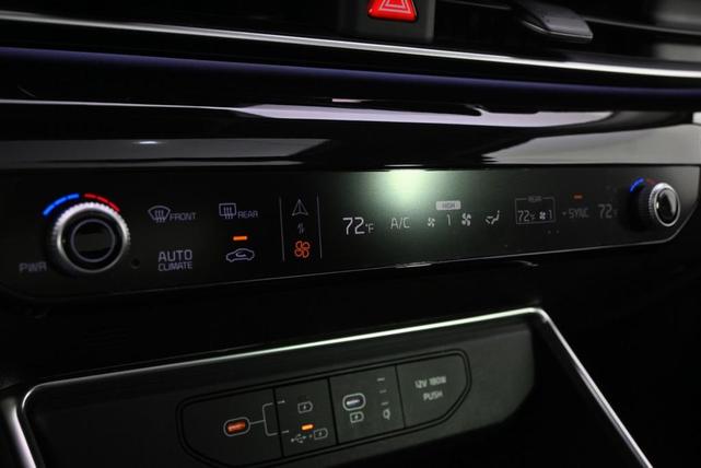 Photo of 2025 Snow White Pearl Kia Carnival