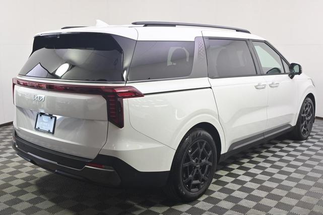 Photo of 2025 Snow White Pearl Kia Carnival