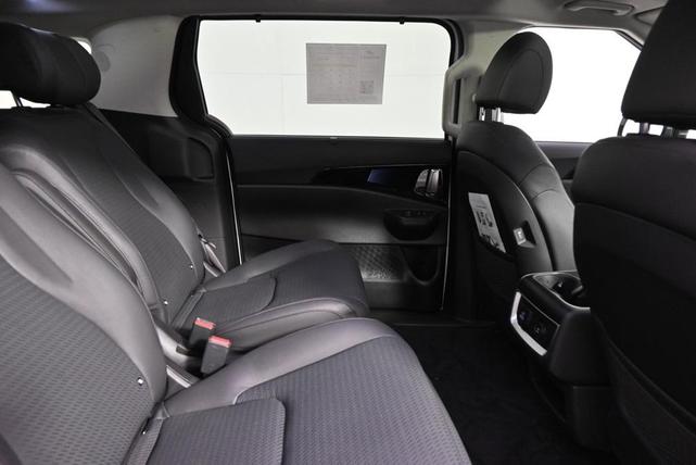 Photo of 2025 Snow White Pearl Kia Carnival