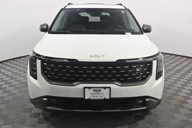 Photo of 2025 Snow White Pearl Kia Carnival