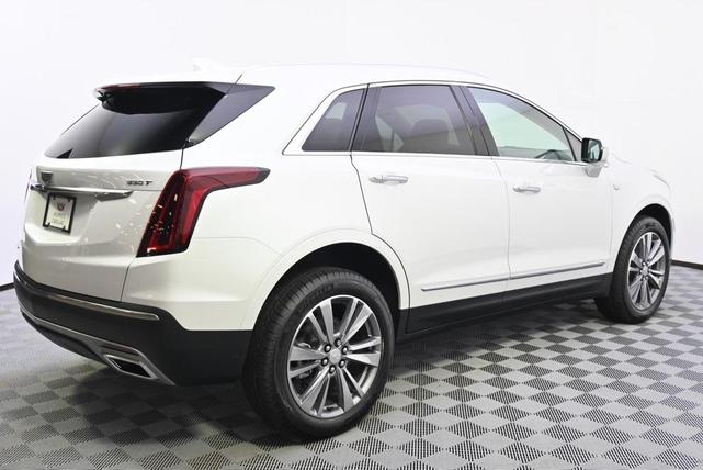 Photo of 2025 Crystal White Cadillac XT5