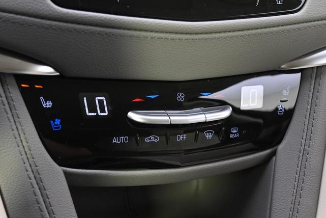 Photo of 2025 Crystal White Cadillac XT5