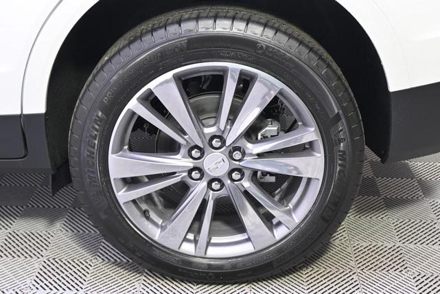 Photo of 2025 Crystal White Cadillac XT5