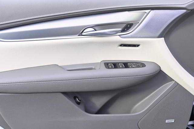 Photo of 2025 Crystal White Cadillac XT5
