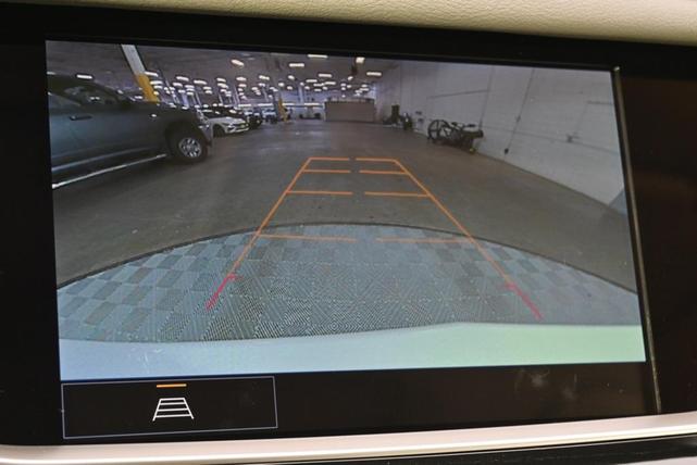 Photo of 2025 Crystal White Cadillac XT5