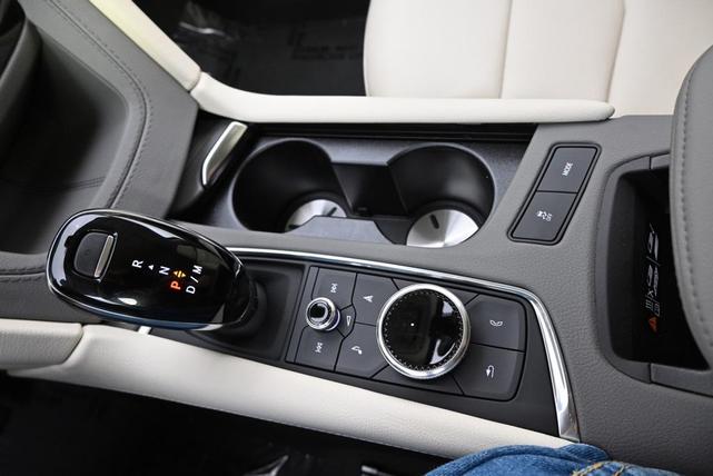 Photo of 2025 Crystal White Cadillac XT5