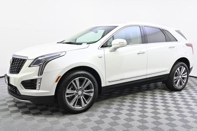Photo of 2025 Crystal White Cadillac XT5