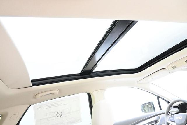 Photo of 2025 Crystal White Cadillac XT5