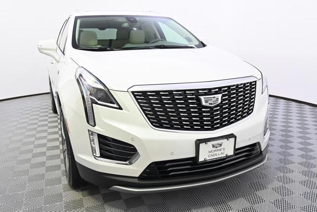 Photo of 2025 Crystal White Cadillac XT5