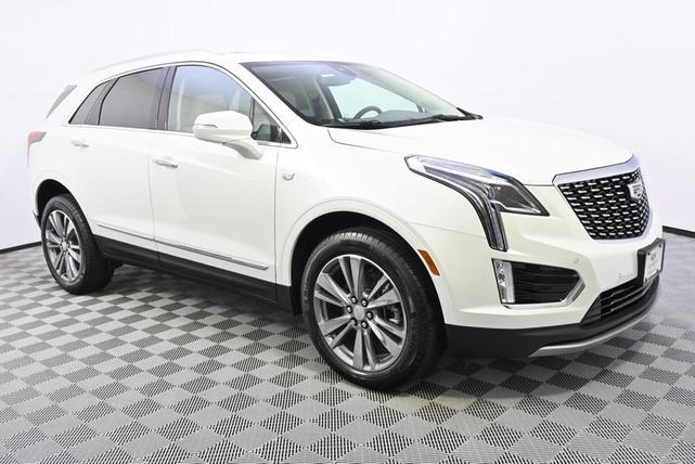 Photo of 2025 Crystal White Cadillac XT5