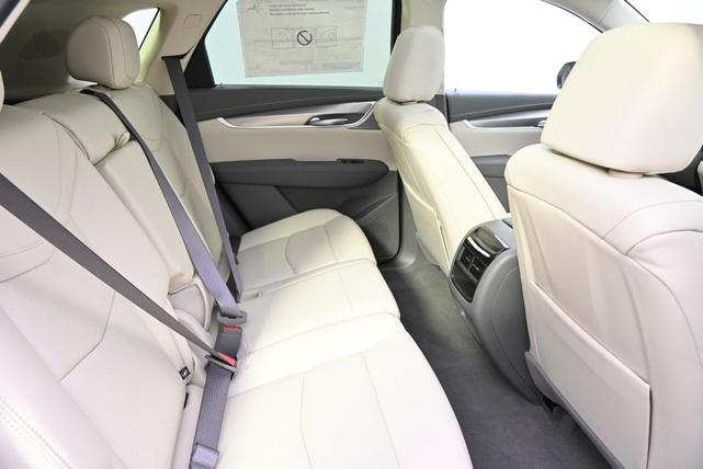 Photo of 2025 Crystal White Cadillac XT5
