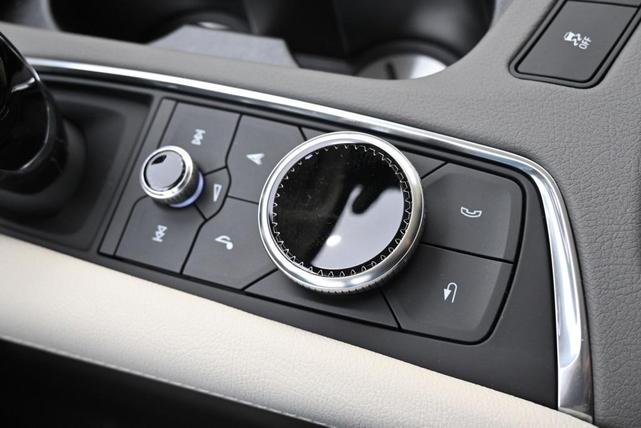 Photo of 2025 Crystal White Cadillac XT5