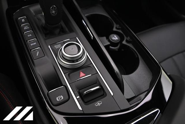 Photo of 2024 Bianco Maserati Levante