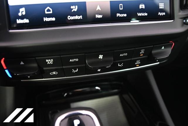 Photo of 2024 Bianco Maserati Levante