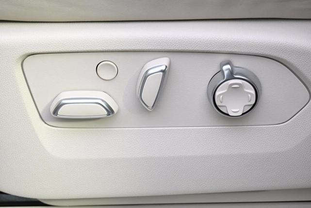 Photo of 2024 Crystal White Tri-Coat Cadillac Escalade