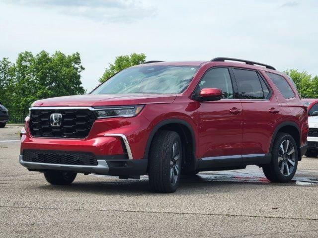 Photo of 2025 Radiant Red Metallic II Honda Pilot