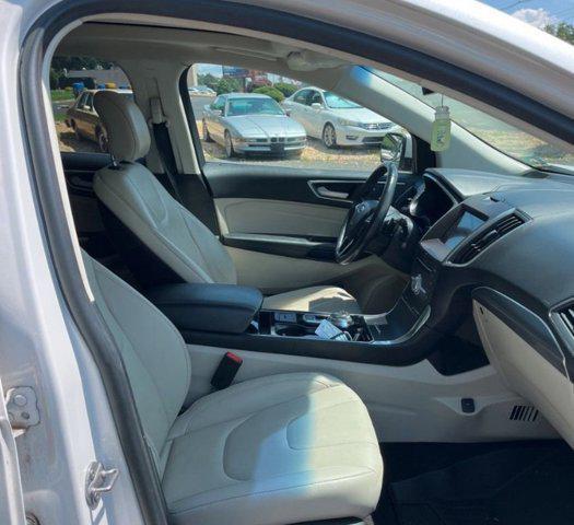 Photo of 2019 White Platinum Ford Edge