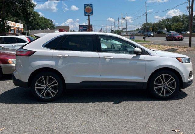 Photo of 2019 White Platinum Ford Edge