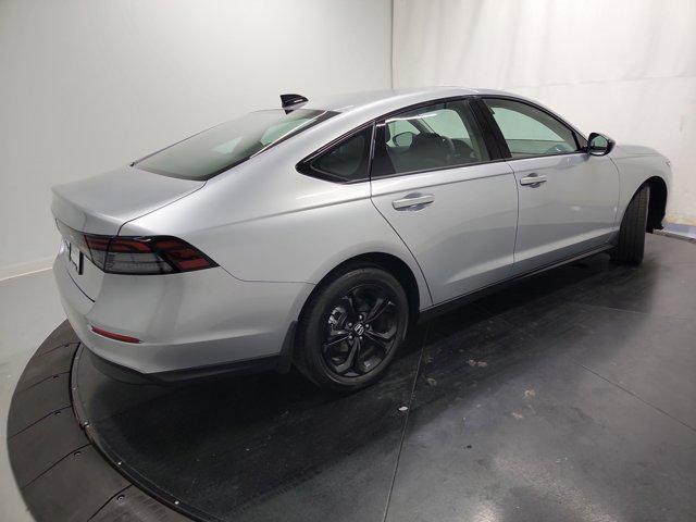 Photo of 2025 Solar Silver Metallic Honda Accord