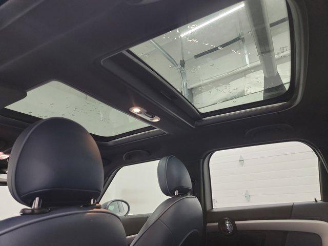 Photo of 2022 White Silver MINI Countryman