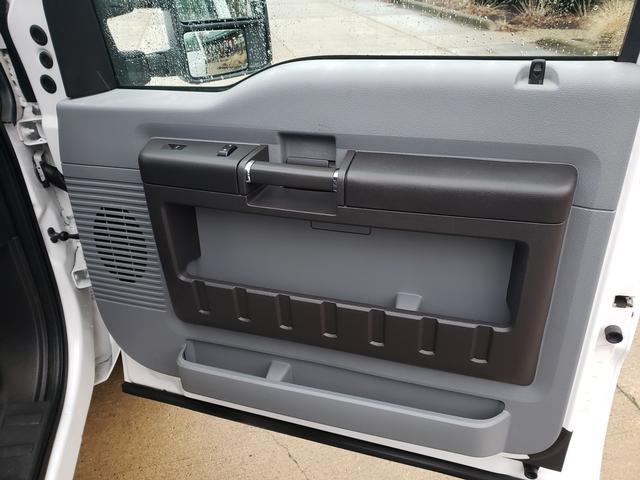 Photo of 2014 Oxford White Ford F-350