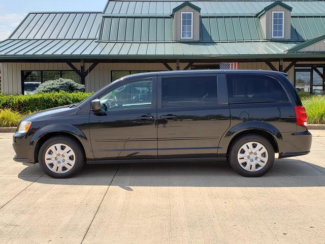 Photo of 2017 Black Onyx Crystal Pearlcoat Dodge Grand Caravan