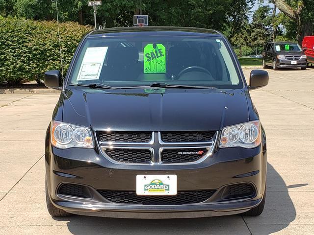 Photo of 2017 Black Onyx Crystal Pearlcoat Dodge Grand Caravan