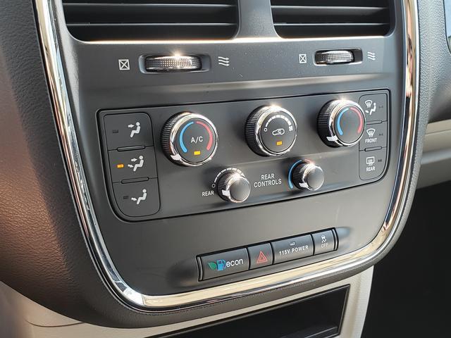 Photo of 2017 Black Onyx Crystal Pearlcoat Dodge Grand Caravan