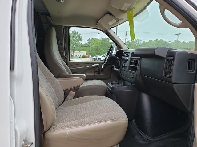 Photo of 2014 Summit White Chevrolet Express 3500