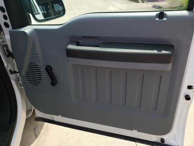 Photo of 2015 Oxford White Ford F-250