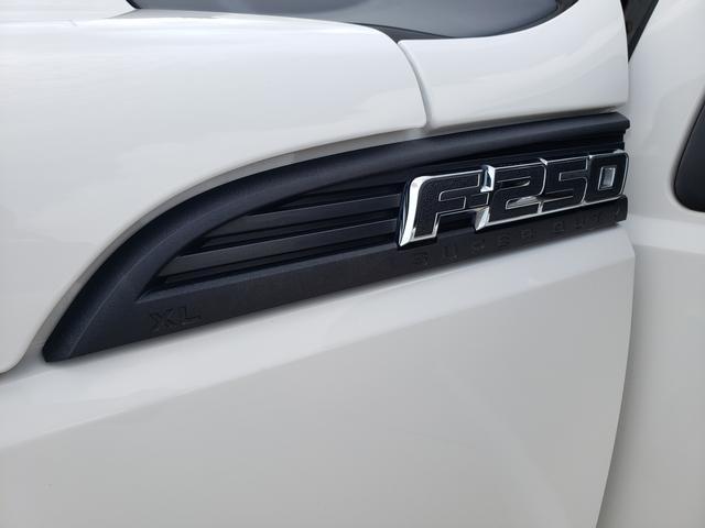 Photo of 2015 Oxford White Ford F-250