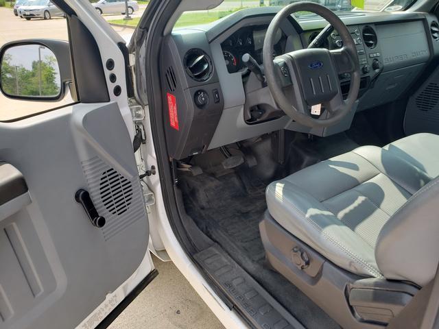 Photo of 2015 Oxford White Ford F-250
