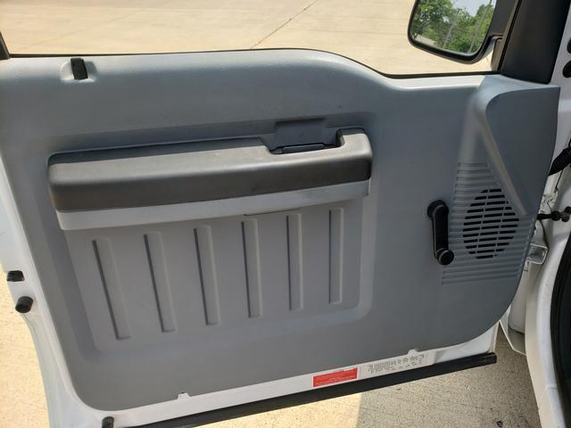 Photo of 2015 Oxford White Ford F-250
