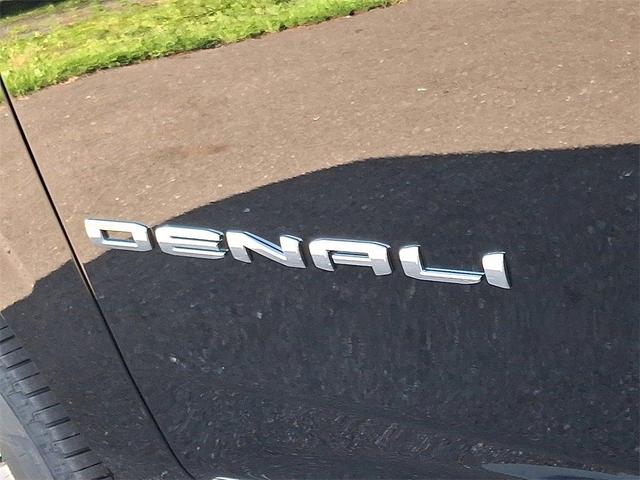 Photo of 2025 Black GMC Yukon XL