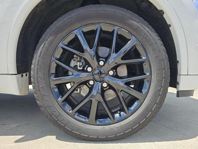 Photo of 2016 Bright White Clearcoat Dodge Durango