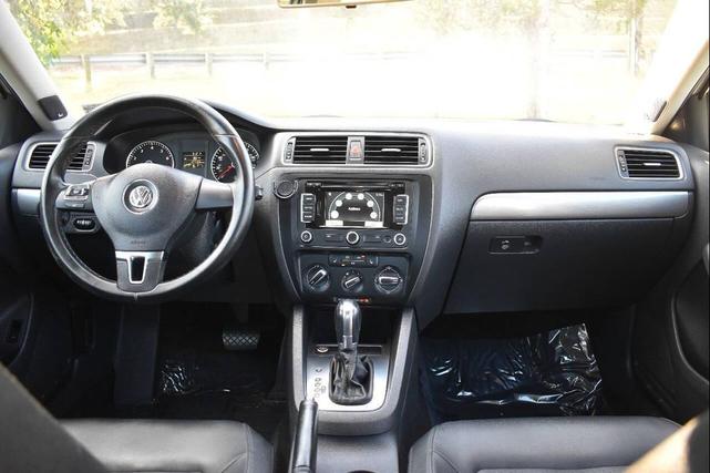 Photo of 2013 White Volkswagen Jetta