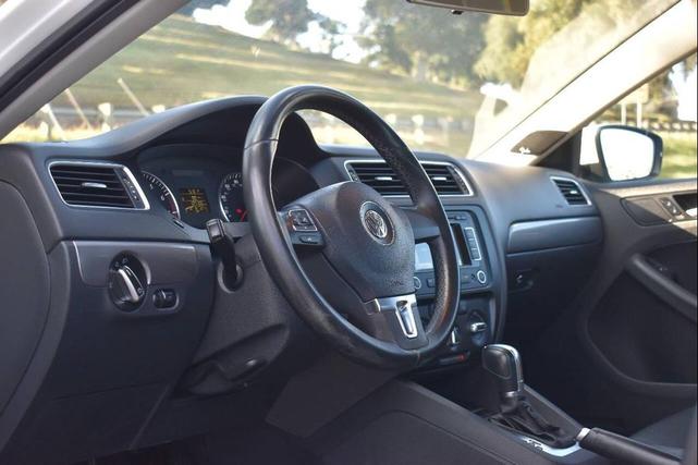 Photo of 2013 White Volkswagen Jetta