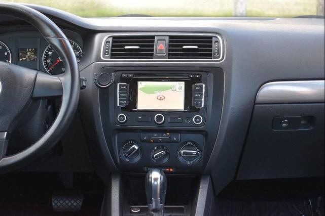 Photo of 2013 White Volkswagen Jetta