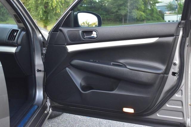 Photo of 2008 Gray INFINITI G35x
