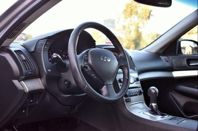 Photo of 2008 Gray INFINITI G35x