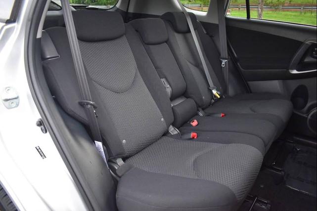 Photo of 2009 Classic Silver Metallic Toyota RAV4